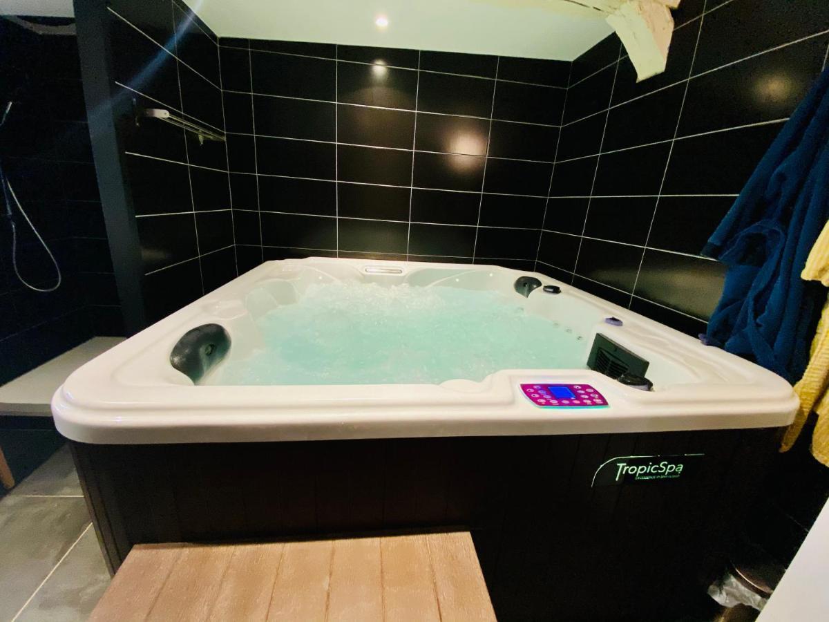 Escapade Romantique - Jacuzzi Et Parking Prive - 002 Apartment รูออง ภายนอก รูปภาพ