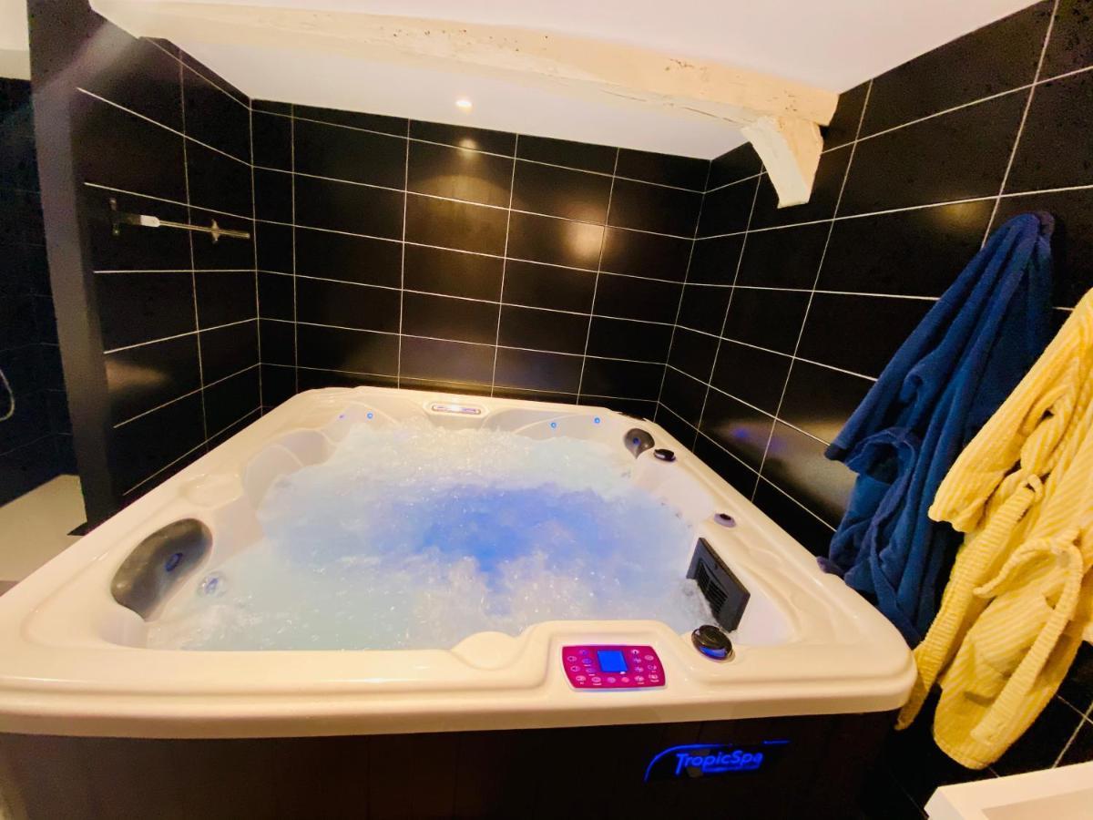 Escapade Romantique - Jacuzzi Et Parking Prive - 002 Apartment รูออง ภายนอก รูปภาพ