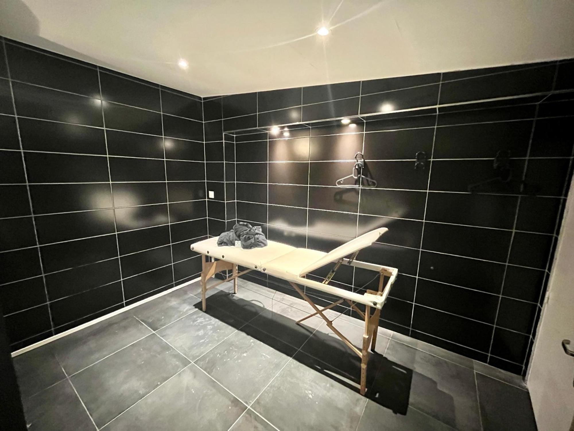 Escapade Romantique - Jacuzzi Et Parking Prive - 002 Apartment รูออง ภายนอก รูปภาพ